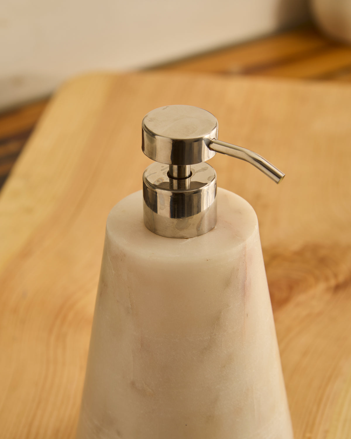 NEO WHITE - Soap Dispenser Koa Living