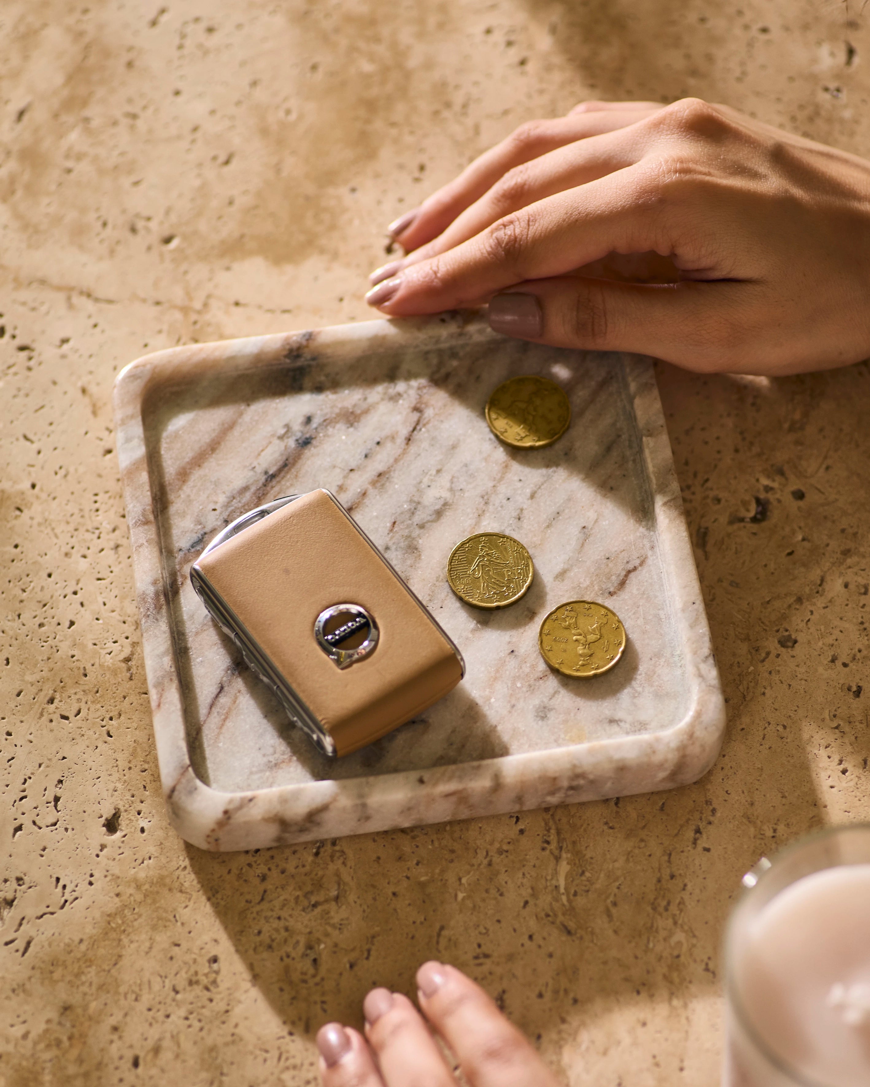 FORM MARBLE TRAY - WHITE & BROWN